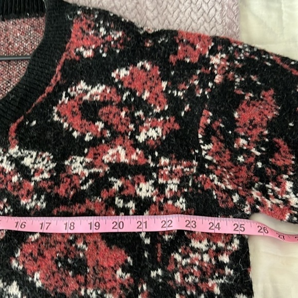 NWOT POL Women’s Black And Maroon V-Neck Sweater Size Large - Picture 6 of 7